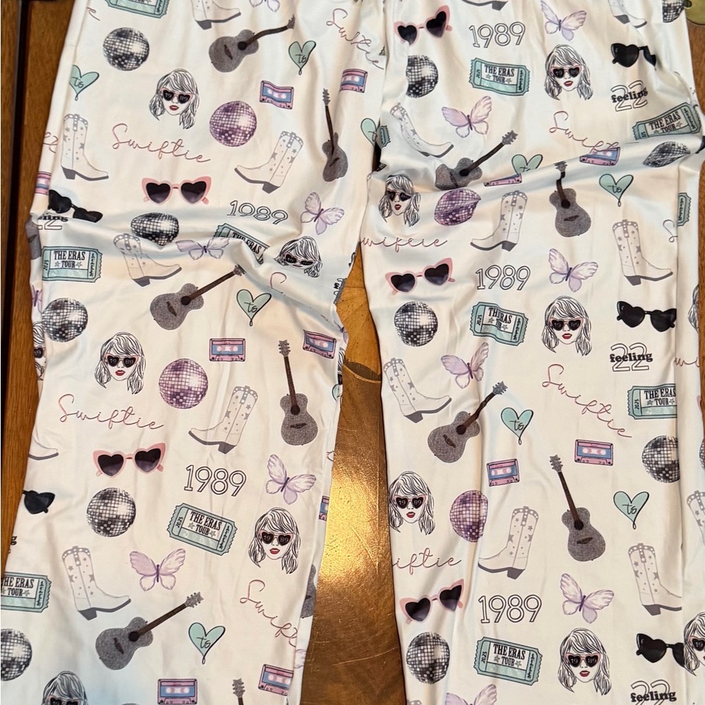 Taylor‎ Swift Women's Pajama Bottoms  The Paisley Box Size M EEUC